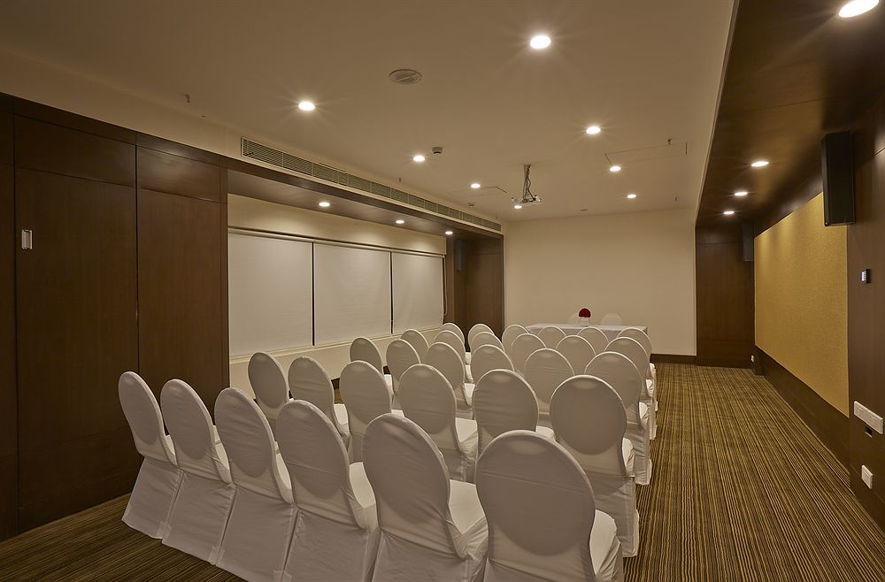 K10 Hotel Vadodara Dış mekan fotoğraf
